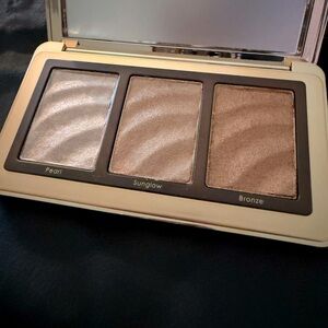 Natasha Denona Golden Highlighter Trio Palette – Multi-Use Glow Palette